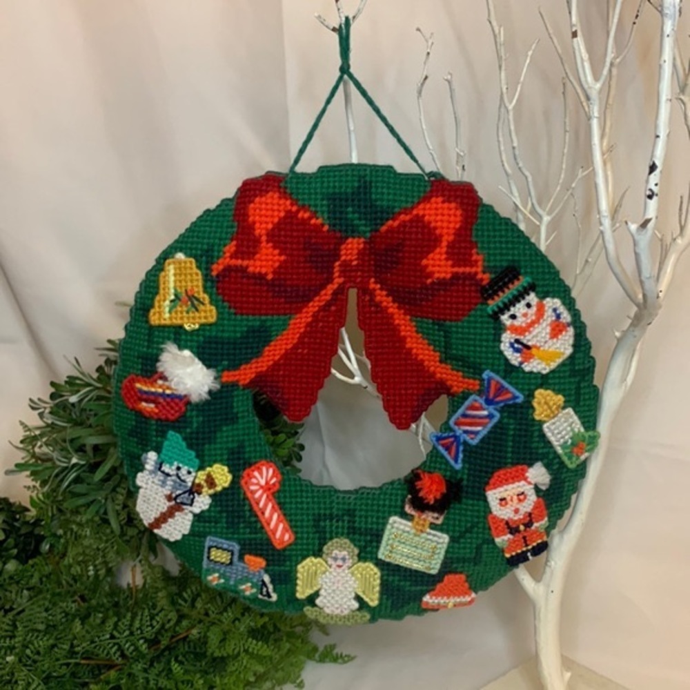 Vintage Bucilla 12 ornament pre-made plastic canvas Christmas wreath